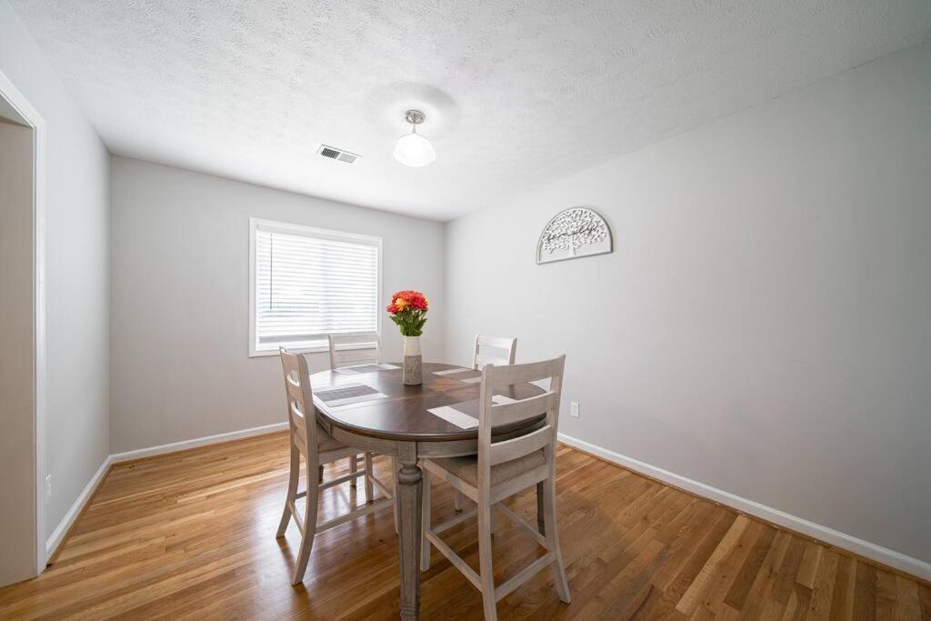 Cozy Brick Ranch Home Owned And Operated By An Army Soldier!! Columbus Exterior foto