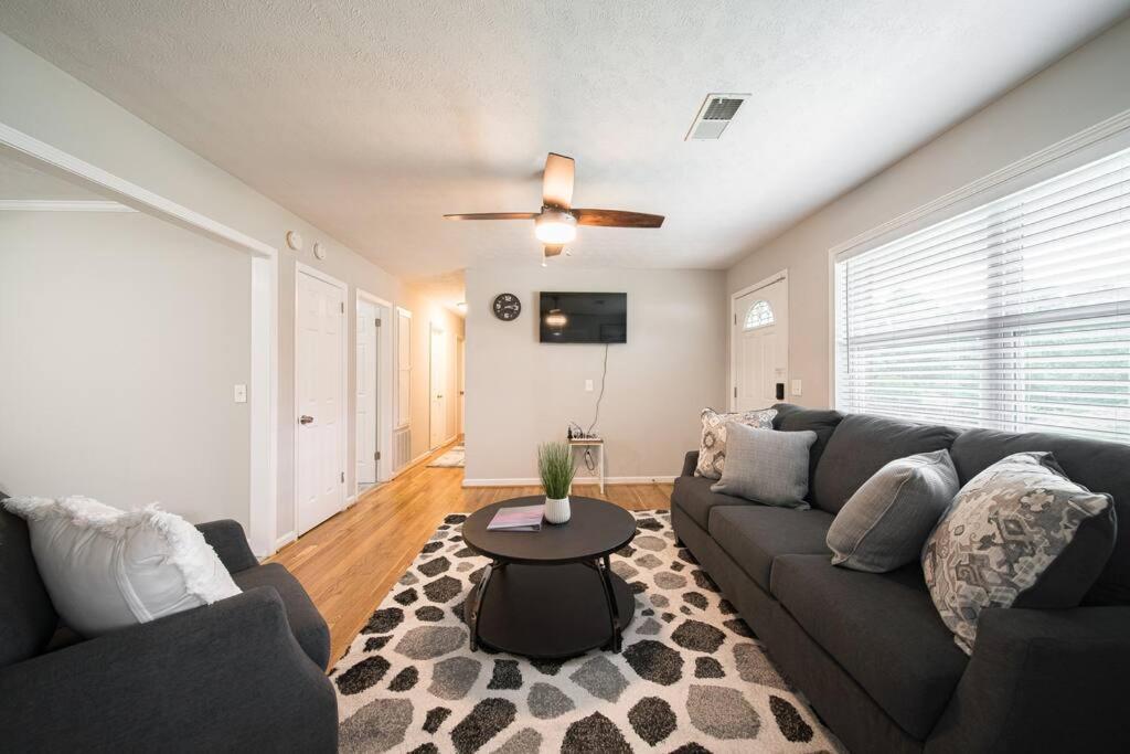 Cozy Brick Ranch Home Owned And Operated By An Army Soldier!! Columbus Exterior foto