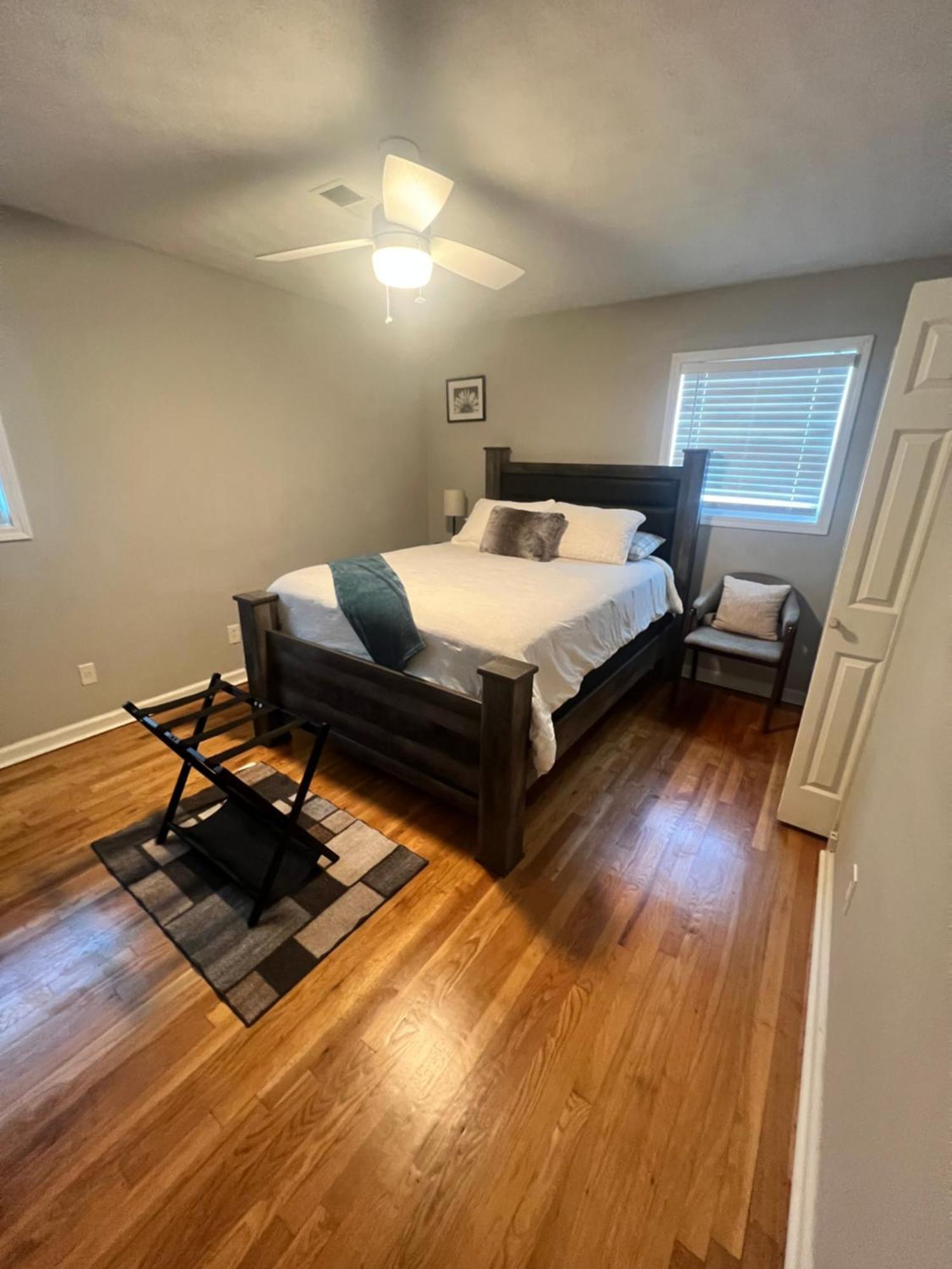 Cozy Brick Ranch Home Owned And Operated By An Army Soldier!! Columbus Exterior foto